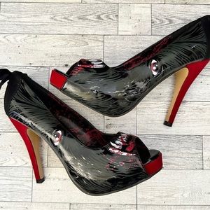 Iron Fist Black Patent Macabre Wolf Platform Goth Heels Size 9 Like New